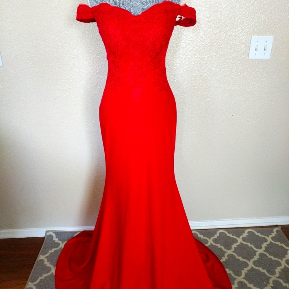 Red Mermaid Prom/pageant dress. Size M.